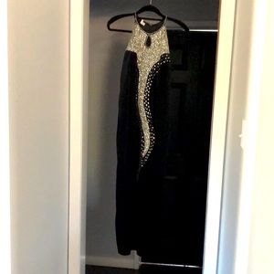 Beautiful evening dress in black with glitter